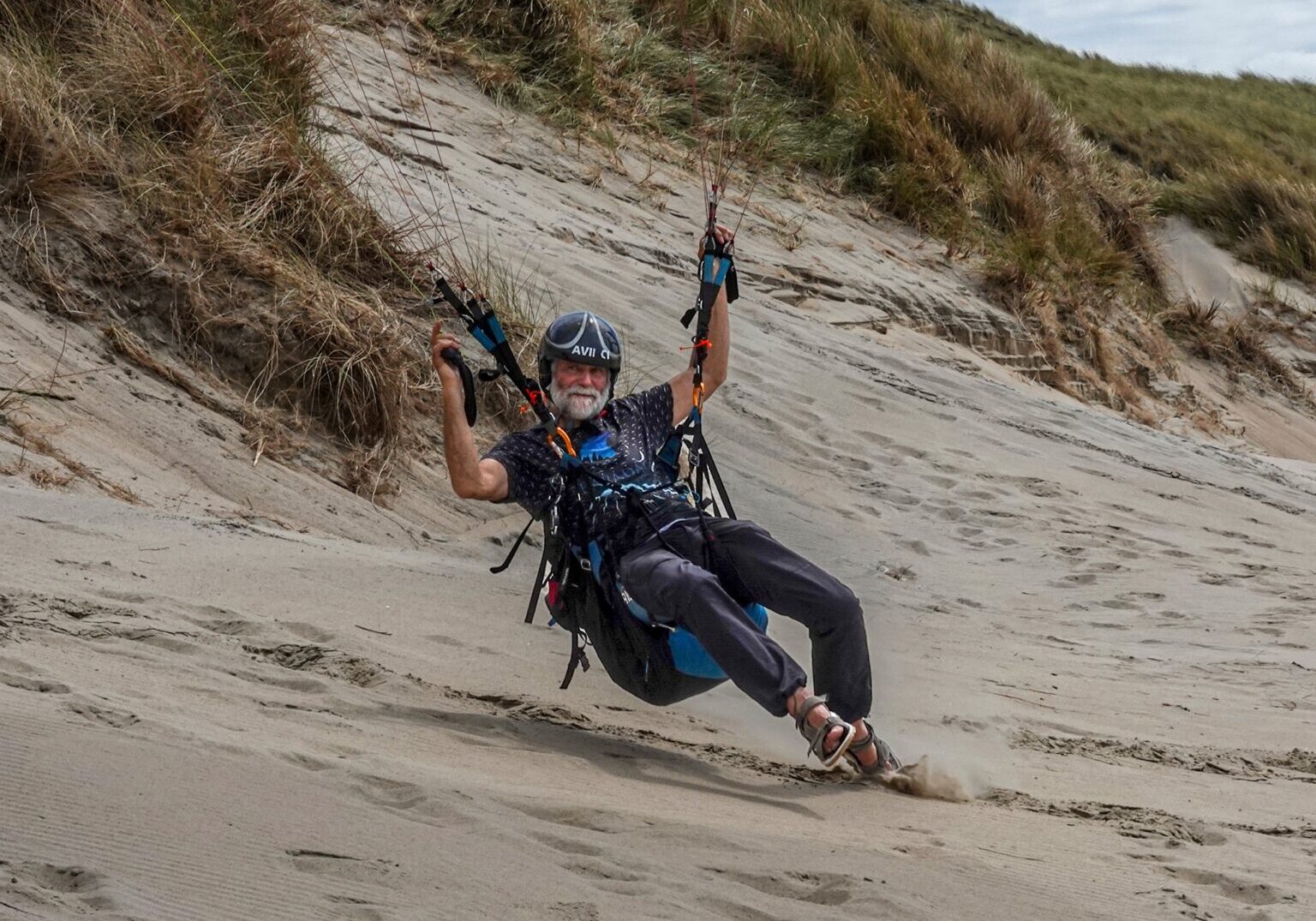 Max Morriën soaren aan de kust